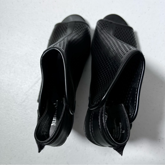 Merona Black Faux Leather Netted Peep Toe Block Heels Size 7.5 - Picture 5 of 11